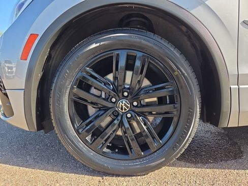 Used 2022 Volkswagen Tiguan SE R-Line FWD image 30