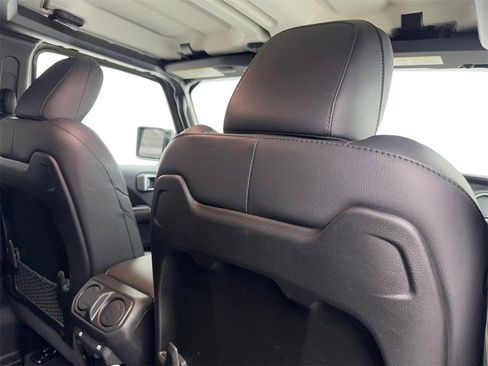 Used 2025 Jeep Gladiator Sport w/ Premium Package image 43