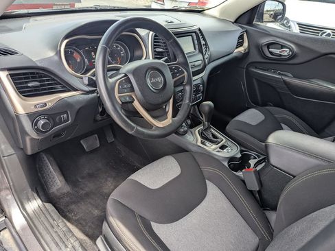 Used 2016 Jeep Cherokee Sport w/ Cold Weather Group AWD/4WD image 23