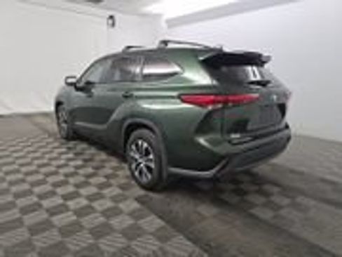 Used 2023 Toyota Highlander FWD image 6