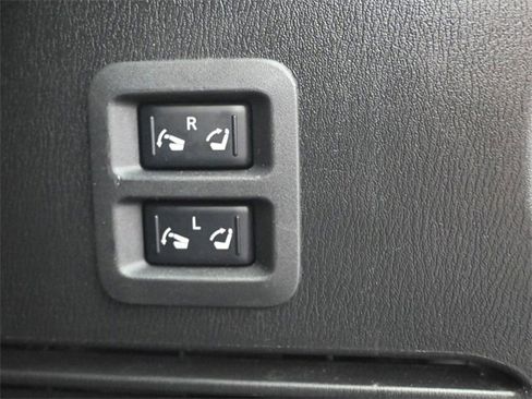 Used 2018 Nissan Armada SL w/ Moonroof Package image 25