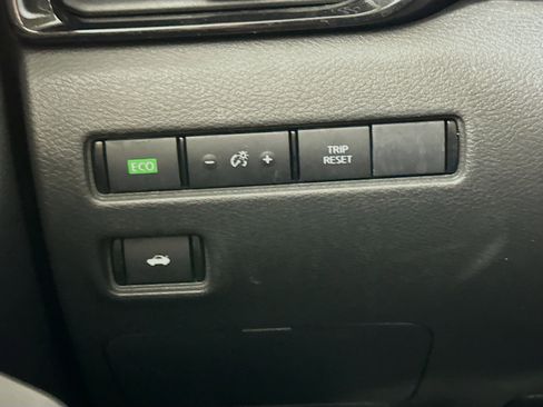 Used 2025 Nissan Sentra SV image 16