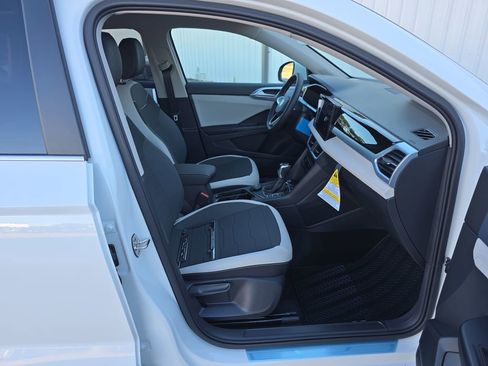 New 2026 Volkswagen Taos SE image 10