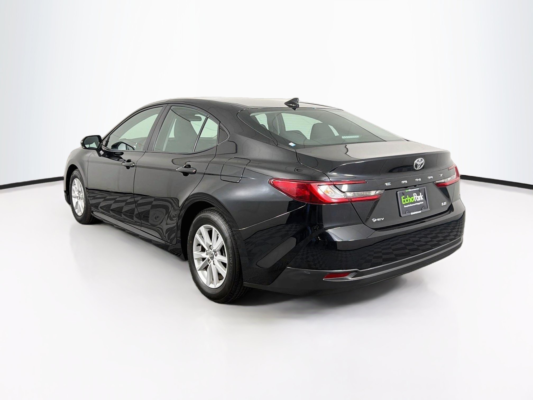Used 2025 Toyota Camry LE FWD image 5