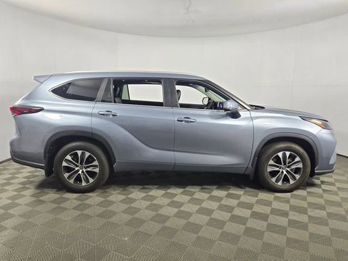 Used 2024 Toyota Highlander XLE image 10