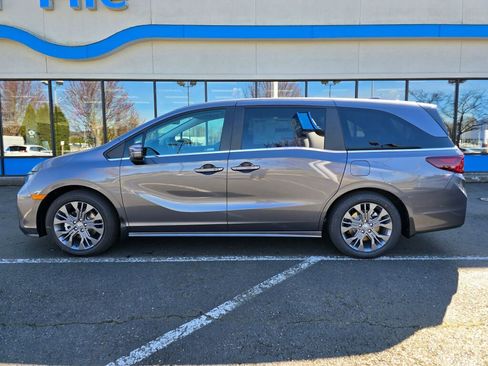 New 2026 Honda Odyssey Touring image 2