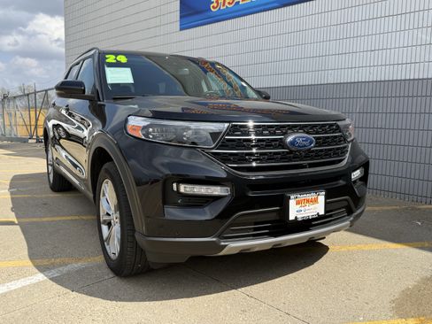 Used 2024 Ford Explorer XLT w/ Equipment Group 202A AWD/4WD image 2