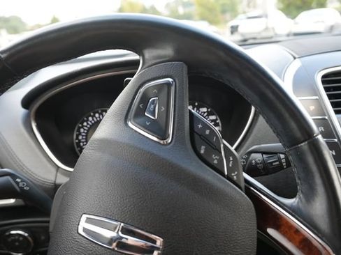 Used 2018 Lincoln MKX Reserve w/ Lincoln MKX Climate Package FWD image 27