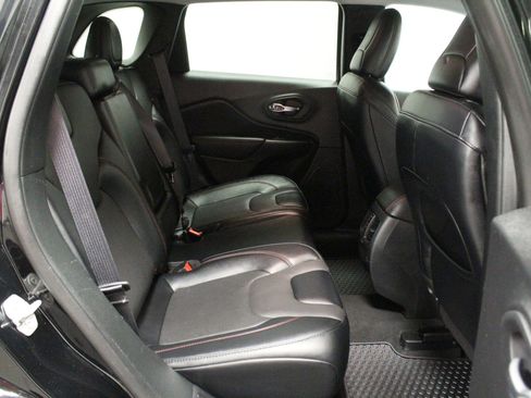 Used 2022 Jeep Cherokee Trailhawk w/ Premium Leather Package AWD/4WD image 16