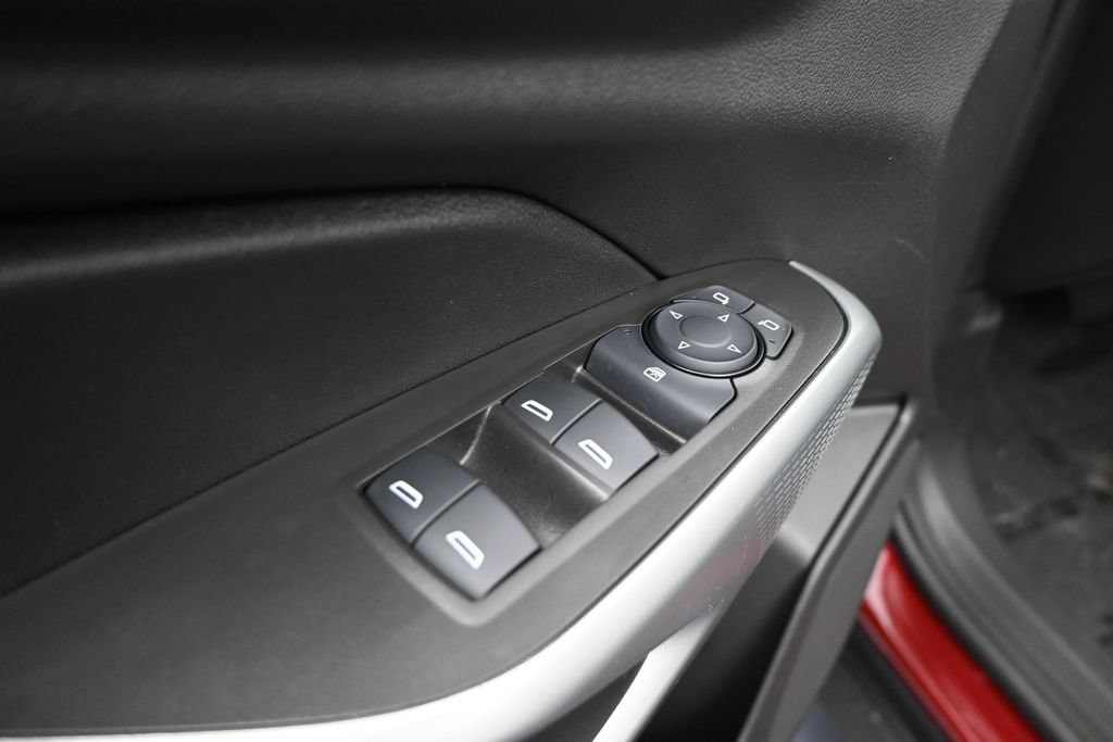 Used 2025 Chevrolet Trax RS w/ Sunroof Package FWD image 16