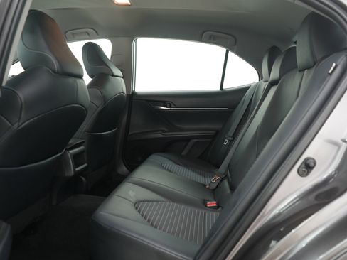 Used 2021 Toyota Camry SE w/ Cold Weather Package image 17