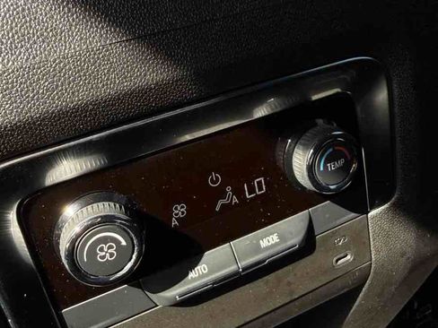 Used 2025 Chevrolet Suburban RST image 23