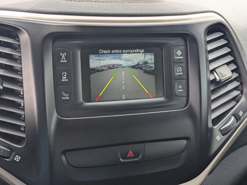 Used 2016 Jeep Cherokee Sport w/ Cold Weather Group AWD/4WD image 16