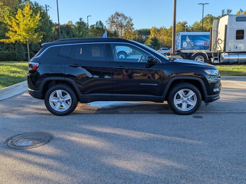 Used 2022 Jeep Compass Latitude image 3