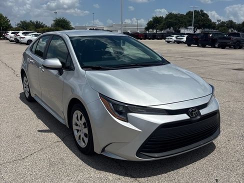 Used 2025 Toyota Corolla LE FWD image 3