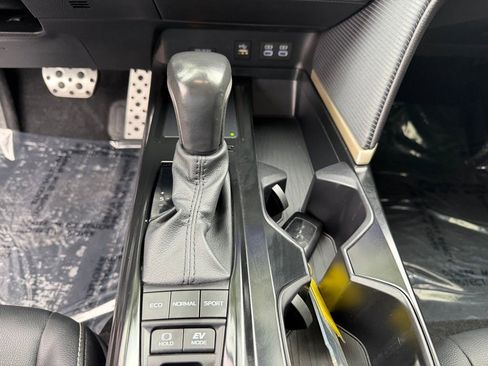 Used 2025 Toyota Camry SE image 28