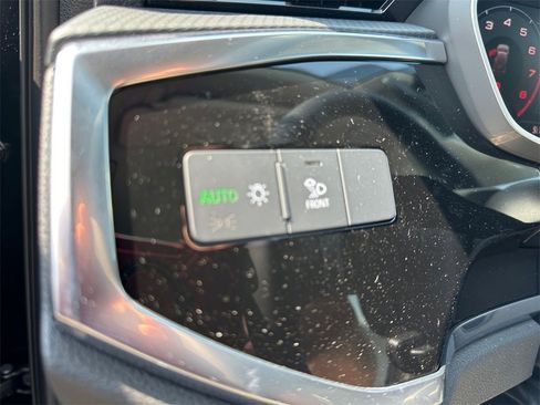 New 2025 Audi Q3 2.0T Premium image 25