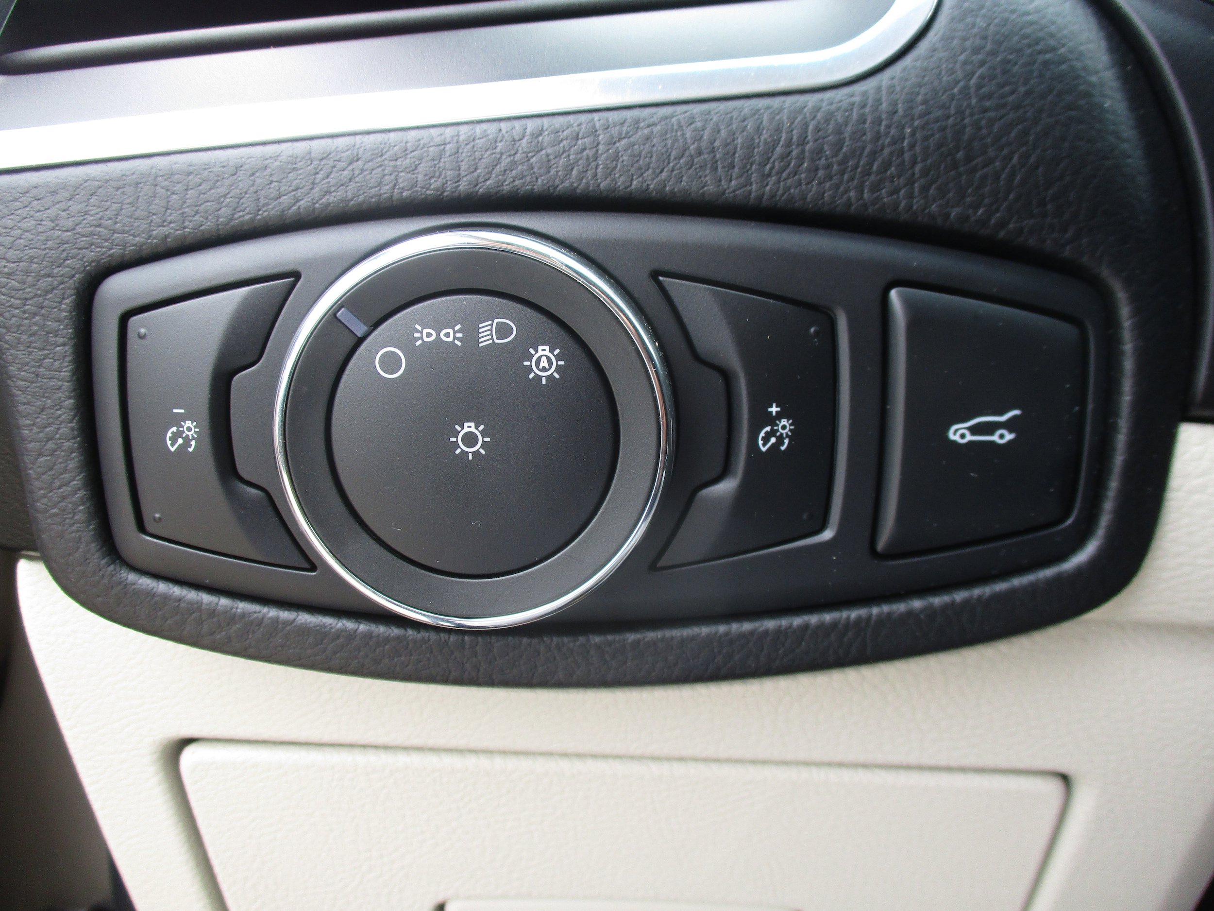 Used 2017 Ford Edge Titanium w/ Cold Weather Package FWD image 32