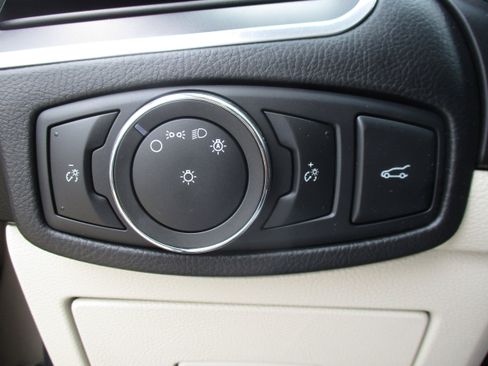 Used 2017 Ford Edge Titanium w/ Cold Weather Package FWD image 32