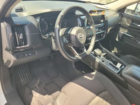 Certified 2022 Nissan Pathfinder SV w/ SV Premium Package FWD image 12