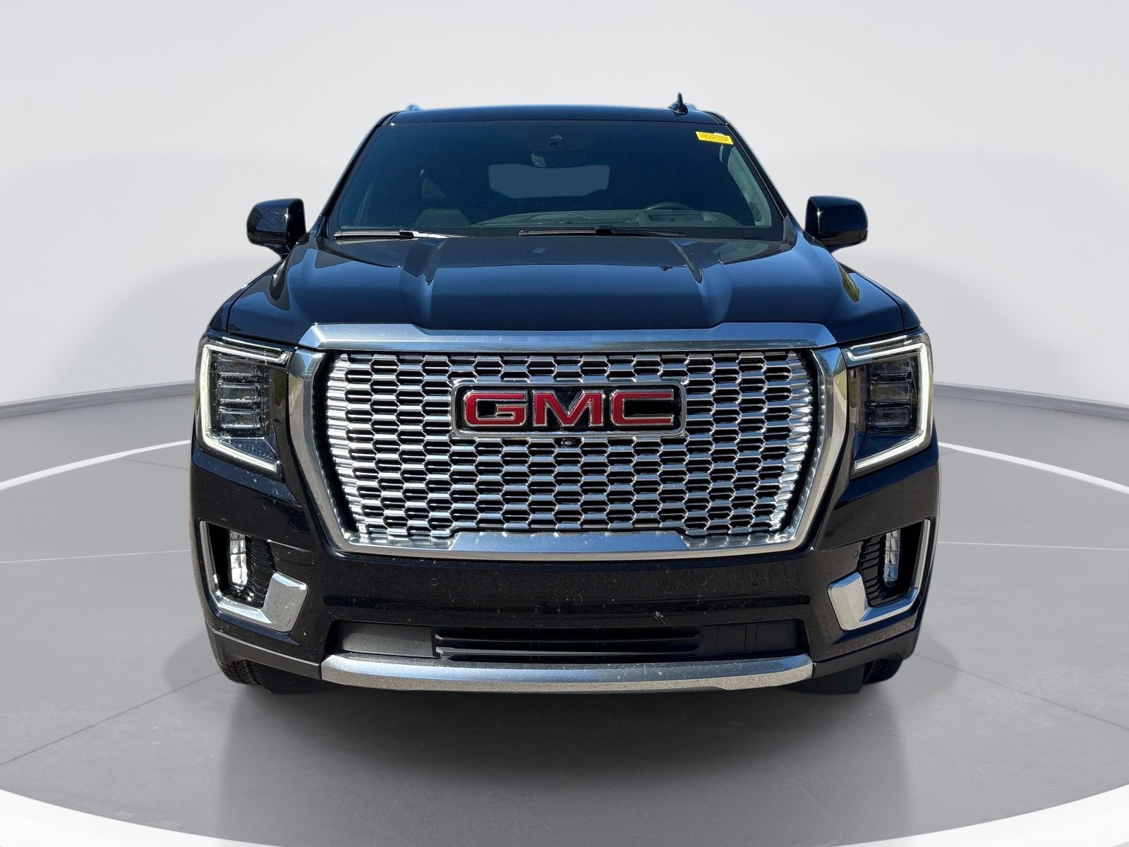 Used 2024 GMC Yukon Denali w/ Advanced Technology Package AWD/4WD image 2