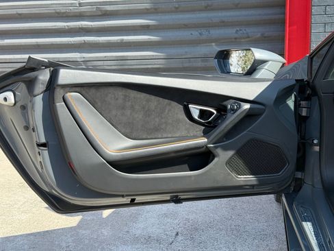 Used 2021 Lamborghini Huracan EVO RWD image 14