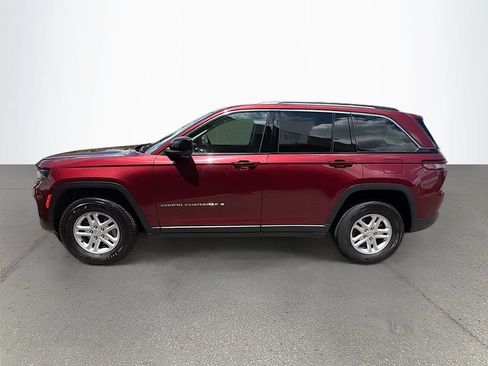 Used 2023 Jeep Grand Cherokee Laredo AWD/4WD image 7