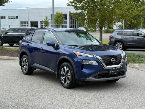 Certified 2022 Nissan Rogue SV image 3
