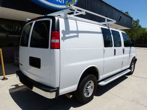 Used 2022 Chevrolet Express 2500 w/ Driver Convenience Package image 5