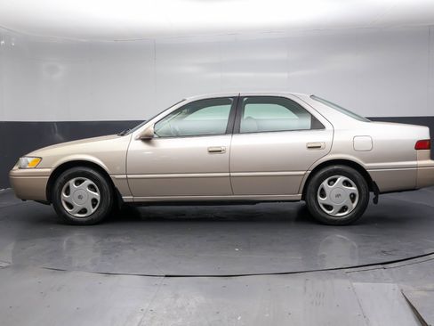 Used 1997 Toyota Camry LE image 2