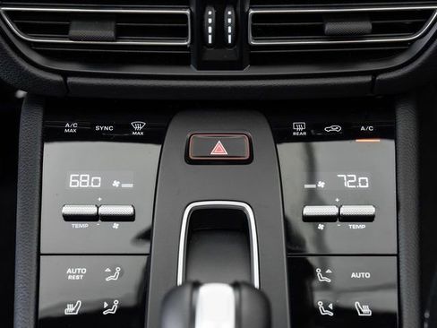 Certified 2025 Porsche Macan image 18