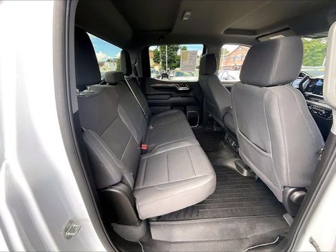 Used 2024 Chevrolet Silverado 1500 LT AWD/4WD image 16