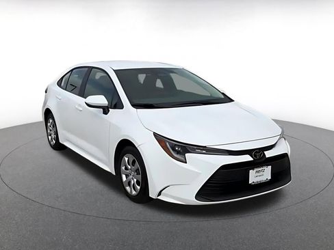 Used 2025 Toyota Corolla LE image 3