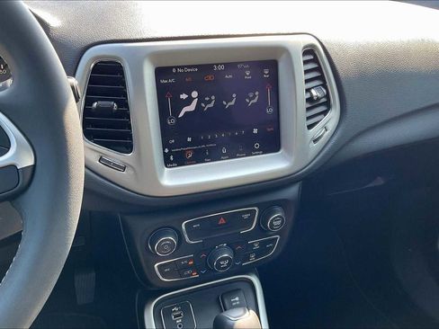 Used 2021 Jeep Compass Latitude image 15