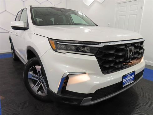 Used 2025 Honda Pilot EX-L image 2