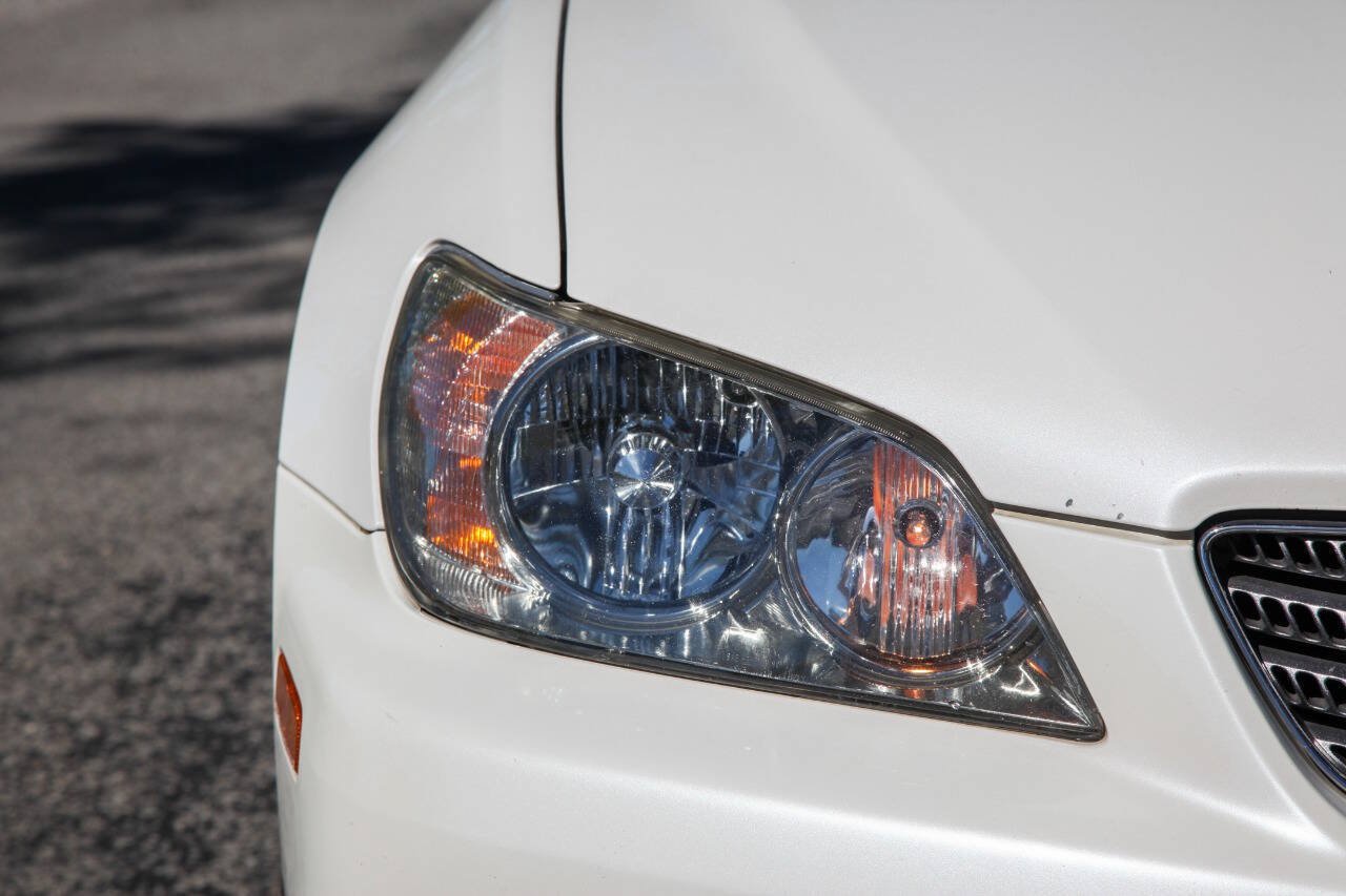 Used 2001 Lexus IS 300 w/ Leather Trim Pkg RWD image 5
