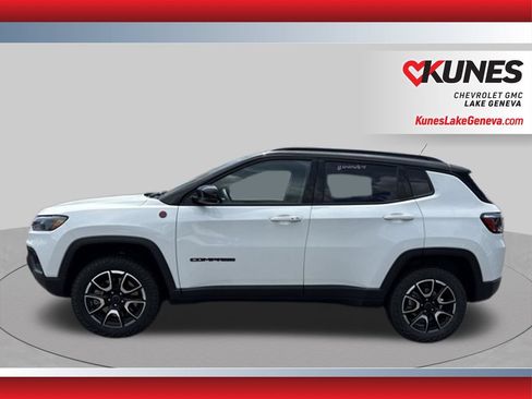 Used 2025 Jeep Compass Trailhawk AWD/4WD image 10