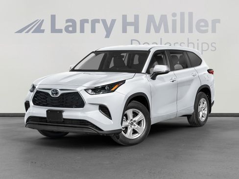 Used 2023 Toyota Highlander LE image 1