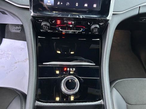 New 2025 Jeep Grand Cherokee Altitude image 14