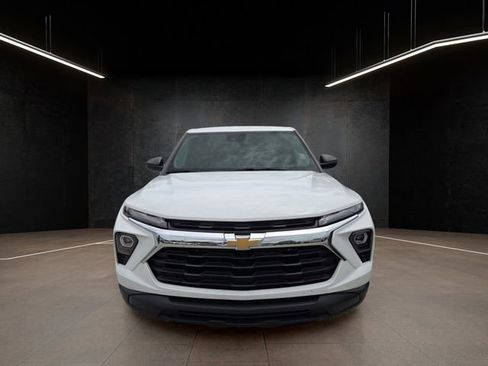 Used 2024 Chevrolet TrailBlazer LS w/ LS Convenience Package FWD image 2