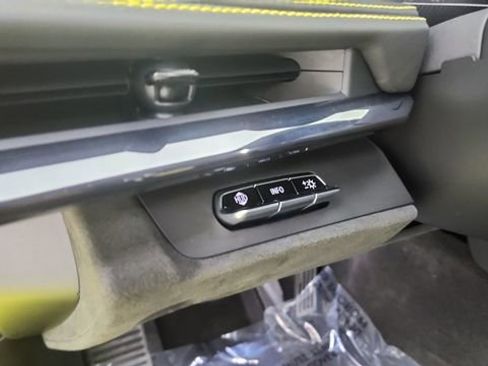 Used 2024 Chevrolet Corvette Stingray Premium Conv w/ Z51 Performance Package image 32