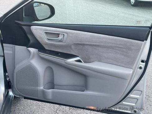Used 2016 Toyota Camry XSE w/ Moonroof Package FWD image 18