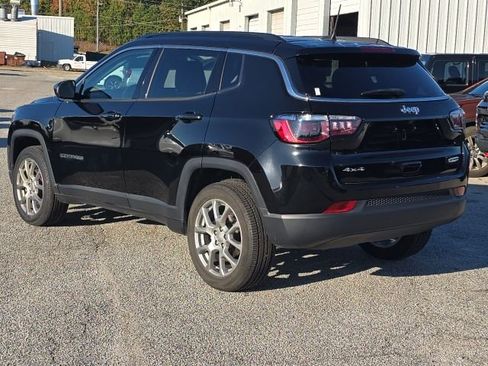 Used 2022 Jeep Compass Latitude image 3