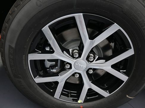 Used 2025 Jeep Grand Cherokee L Limited image 36