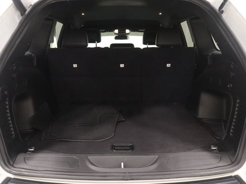 Certified 2021 Jeep Grand Cherokee Laredo X image 19