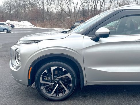 Used 2023 Mitsubishi Outlander SEL image 10