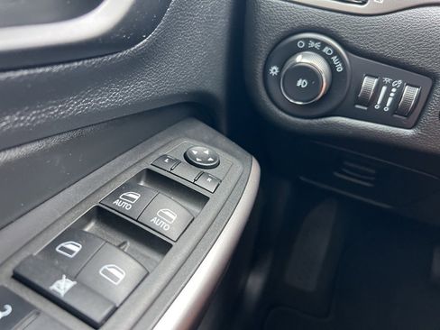 Used 2022 Jeep Cherokee Latitude Lux image 24