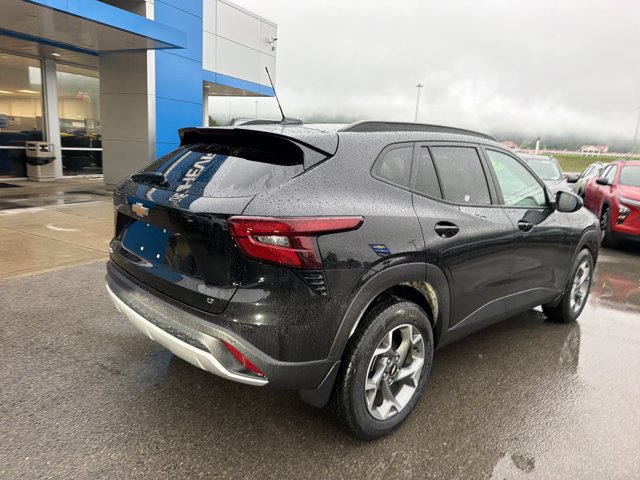 Used 2024 Chevrolet Trax LT w/ LT Convenience Package FWD image 4