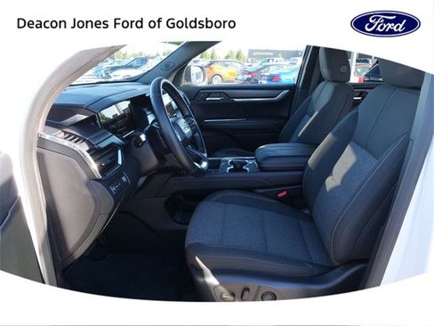 Used 2025 GMC Acadia Elevation image 17