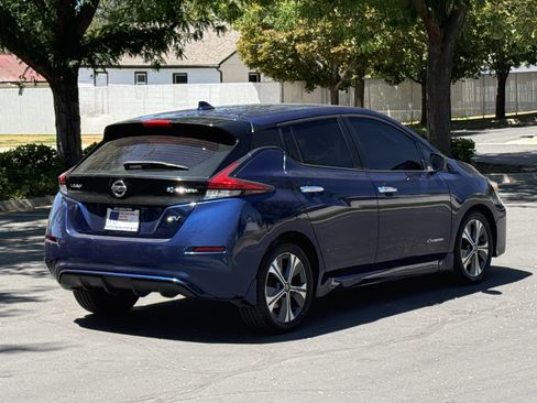 Used 2019 Nissan Leaf SV w/ SV All Weather Package FWD image 4